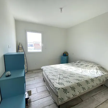 Maison De En Front De