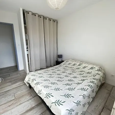 Maison De En Front De