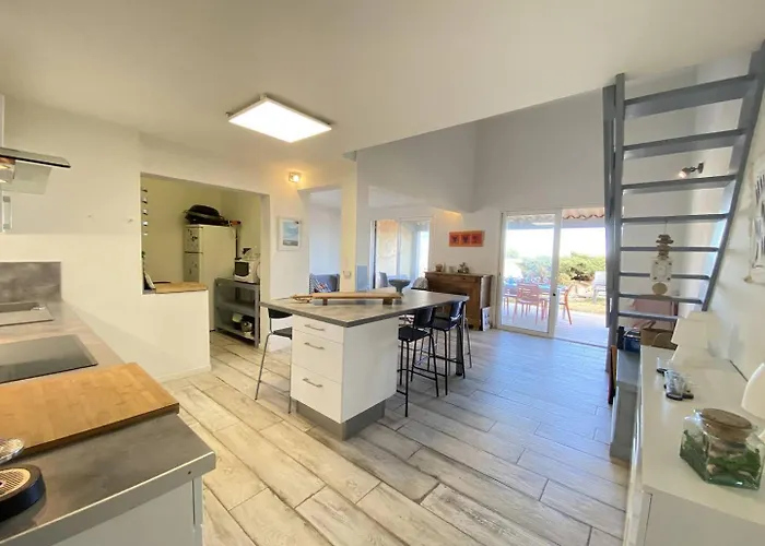 Maison De En Front De *